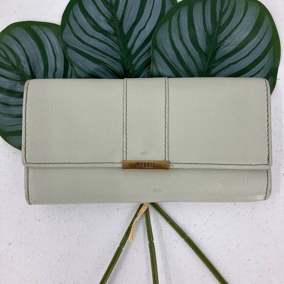 Fossil Mint Green Brass Bifold Zip Around Snap Cow Hide Leather Pockets Wallet - Picture 1 of 10